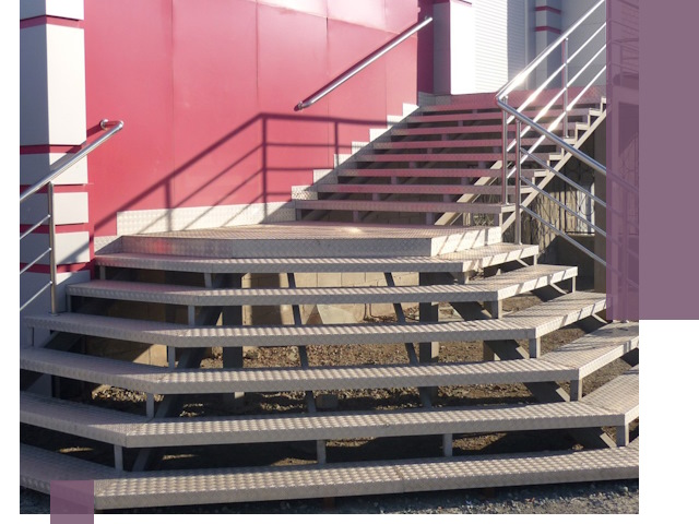 Лестницы для магазина в Ессентуках — изготовление и монтаж