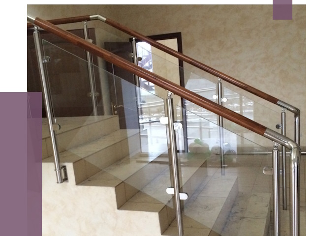 Комбинированные перила из металла и дерева в Ессентуках