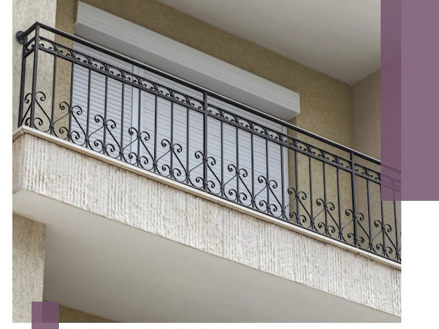 Балконные ограждения из металла и стекла в Ессентуках для домов