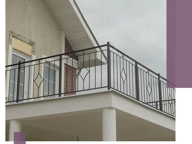 Изготовление балконных ограждений в Ессентуках из металла и стекла