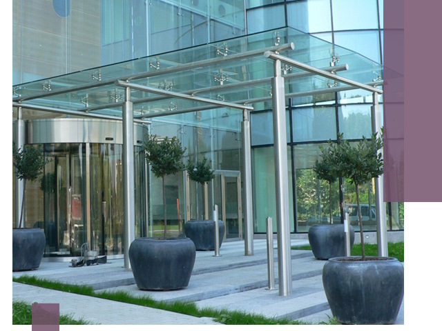 Навесы из стекла на заказ в Ессентуках — монтаж и установка