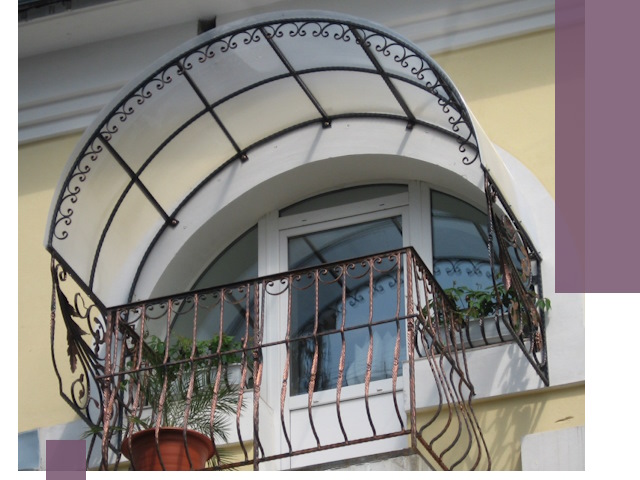 Козырьки над балконом в Ессентуках — изготовление и монтаж